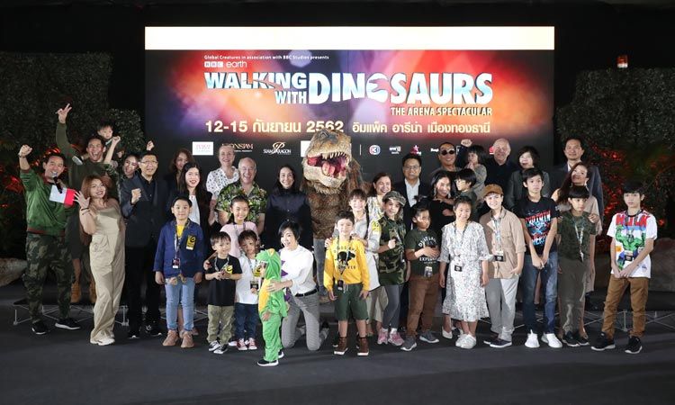 ครอบครัวดารา ตื่นตะลึง กรี๊ดสนั่น Baby T-Rex ประชิดตัว ก่อนพาฝูงไดโนเสาร์บุกเมืองไทย!