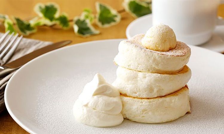 ไปลองลิ้มชิมรส แพนเค้กสามชั้นในตำนาน ที่ gram café & pancakes