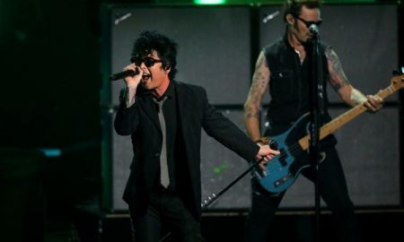 Billie Joe Armstrong เผยชื่อเพลงที่ยากเกินไปสำหรับการเอามาเล่นสดในคอนเสิร์ตของ Green Day