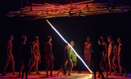 ดีเอ็นเอบราซิลเลียนบนโครงสร้างคลาสสิก "RITE" ปลุกพลังงานดิบ ข้ามขีดจำกัดร่างกายมนุษย์ในผลงานมาสเตอร์พีซร่วมสมัย