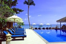 The Island Resort & Spa โรงเเรม 3 ดาว ที่พักแสนสงบที่ท่านสามารถสัมผัสน้ำทะเลสีฟ้าใสและหาดทรายขาวอย่างเต็มอิ่ม